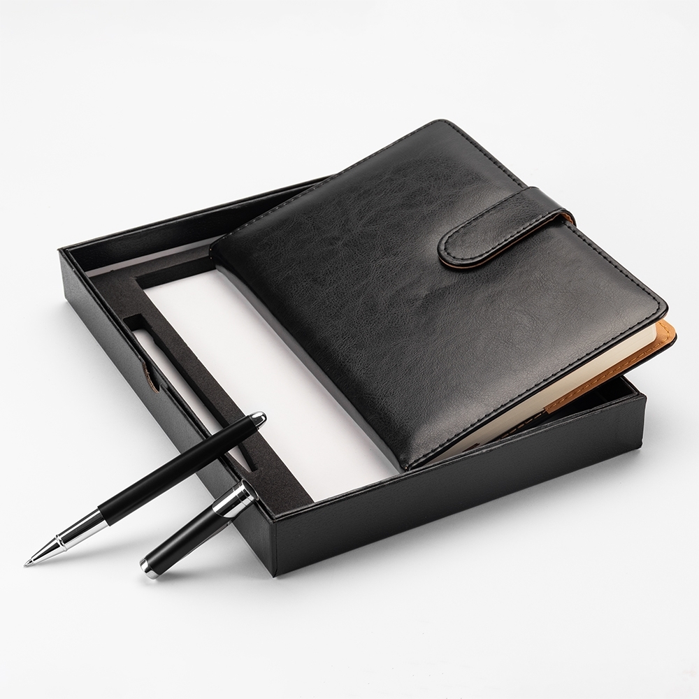 Cadernos e canetas personalizados
